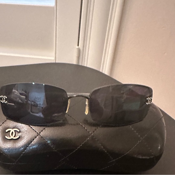 Authentic Black Chanel rimless sunglasses - Picture 3 of 7